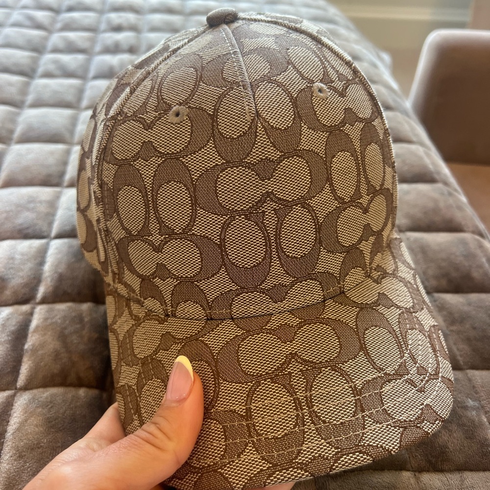 Coach Tan and Brown Signature Monogram Baseball Cap xs/s
